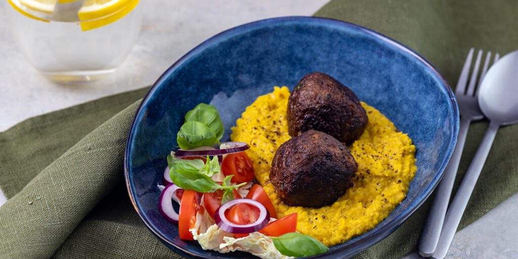 Kalvköttbullar med saffran och kronärtskockspuré